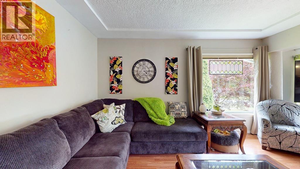 7781 Hart Road, Halfmoon Bay, British Columbia  V7Z 1A2 - Photo 8 - R3102751