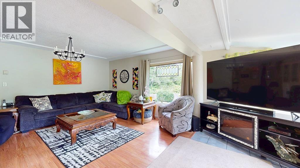 7781 Hart Road, Halfmoon Bay, British Columbia  V7Z 1A2 - Photo 9 - R3102751