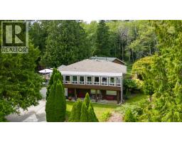 7781 HART ROAD, Halfmoon Bay, British Columbia