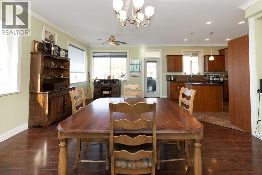 787 North Road, Gibsons, British Columbia  V0N 1V9 - Photo 5 - R3095163