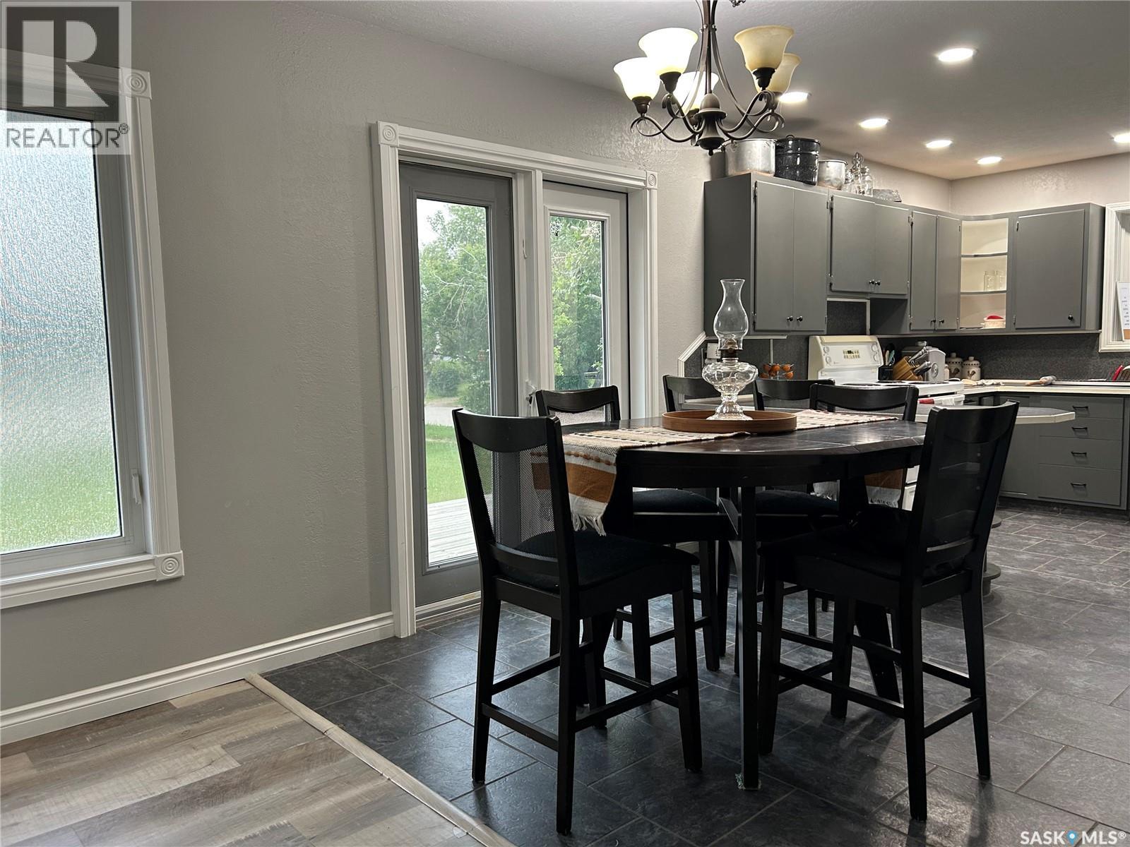 516 First Avenue E, Lampman, Saskatchewan  S0C 1N0 - Photo 7 - SK010303