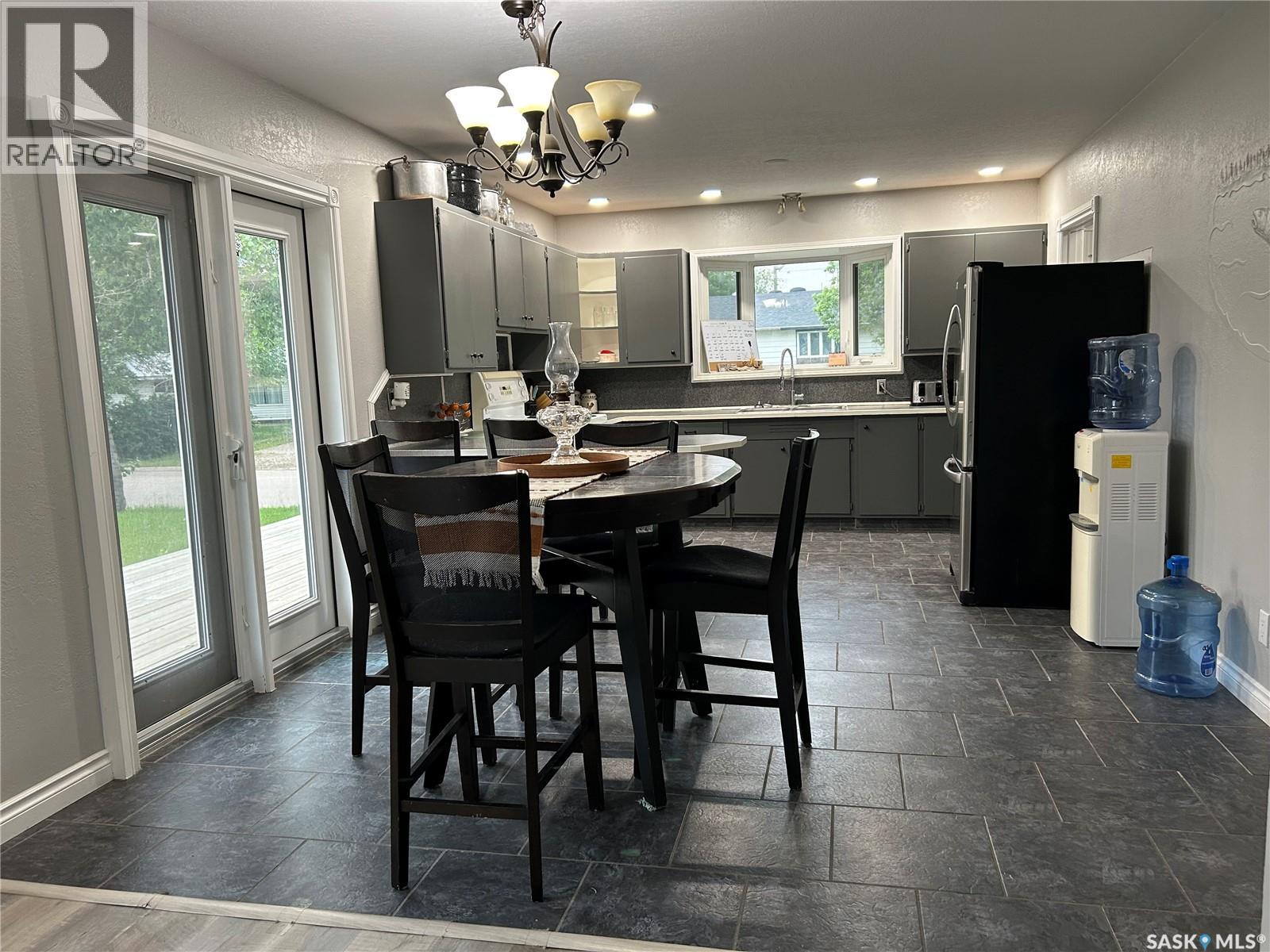 516 First Avenue E, Lampman, Saskatchewan  S0C 1N0 - Photo 8 - SK010303