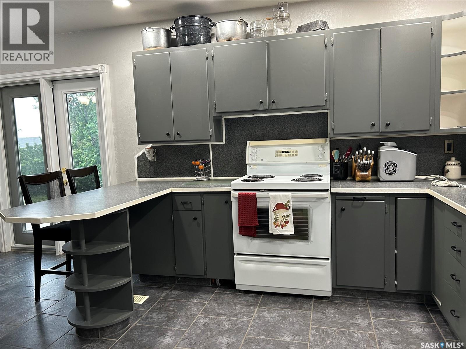 516 First Avenue E, Lampman, Saskatchewan  S0C 1N0 - Photo 12 - SK010303