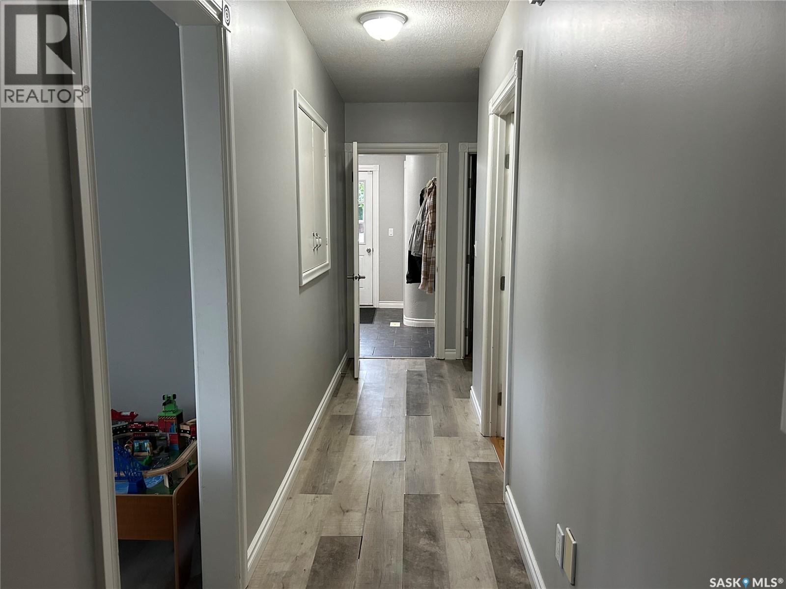 516 First Avenue E, Lampman, Saskatchewan  S0C 1N0 - Photo 18 - SK010303