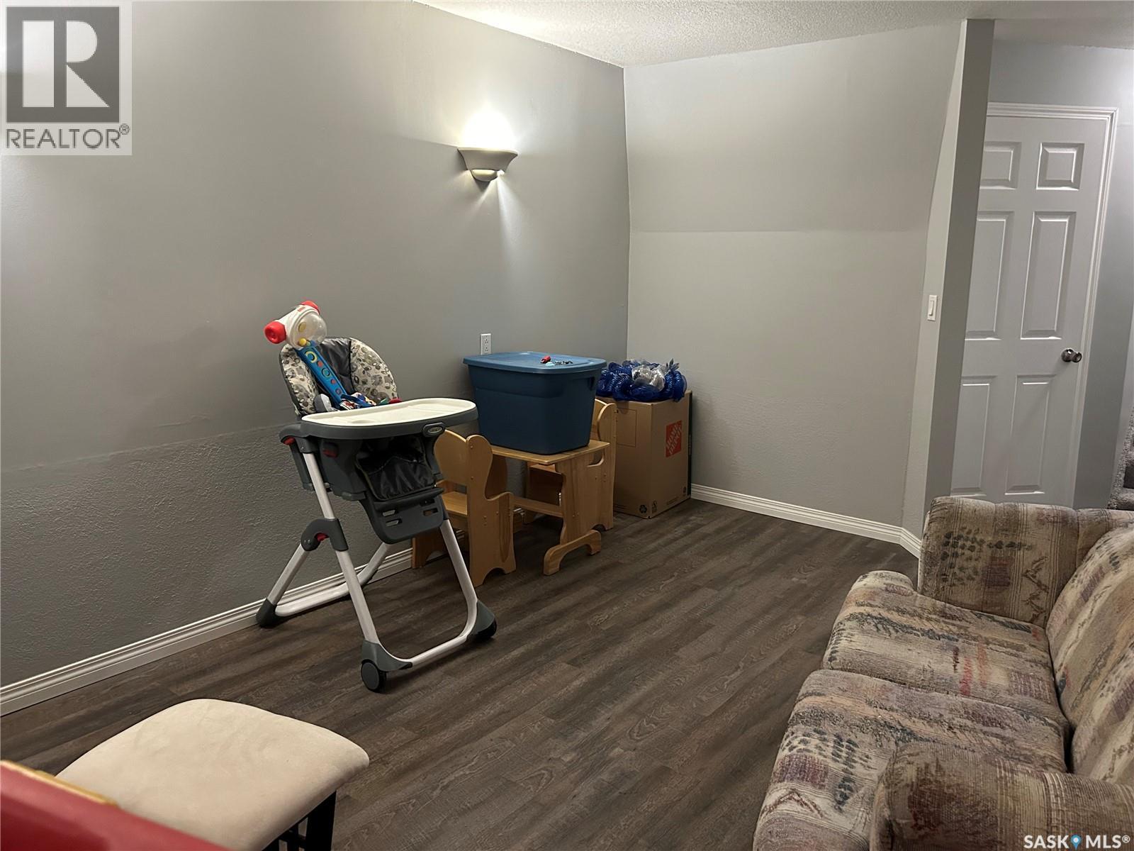 516 First Avenue E, Lampman, Saskatchewan  S0C 1N0 - Photo 32 - SK010303