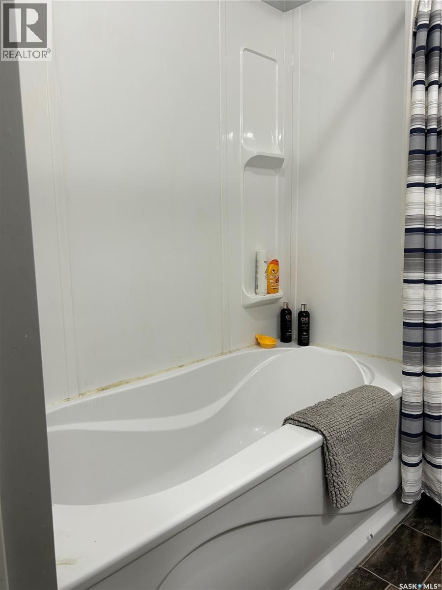 516 First Avenue E, Lampman, Saskatchewan  S0C 1N0 - Photo 27 - SK010303