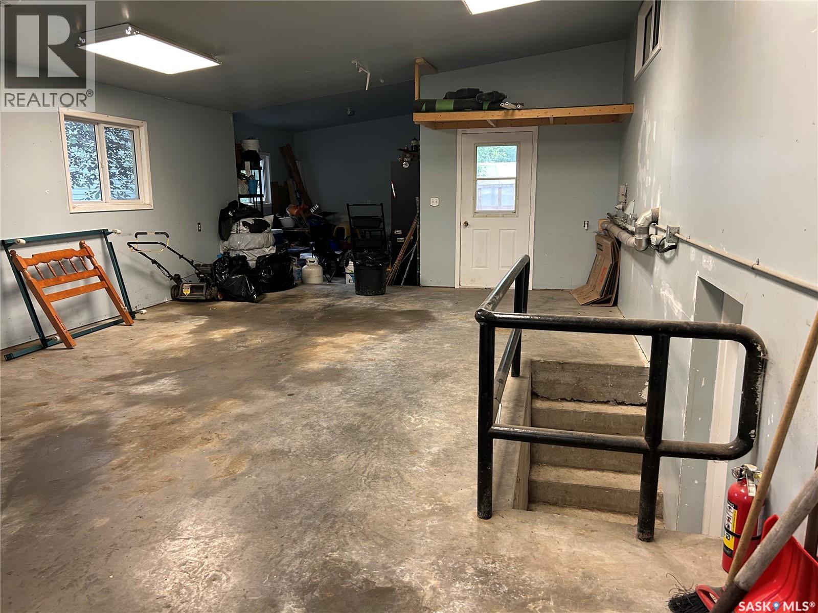 516 First Avenue E, Lampman, Saskatchewan  S0C 1N0 - Photo 43 - SK010303