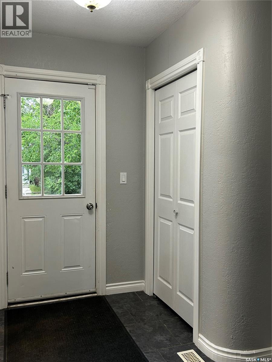 516 First Avenue E, Lampman, Saskatchewan  S0C 1N0 - Photo 28 - SK010303