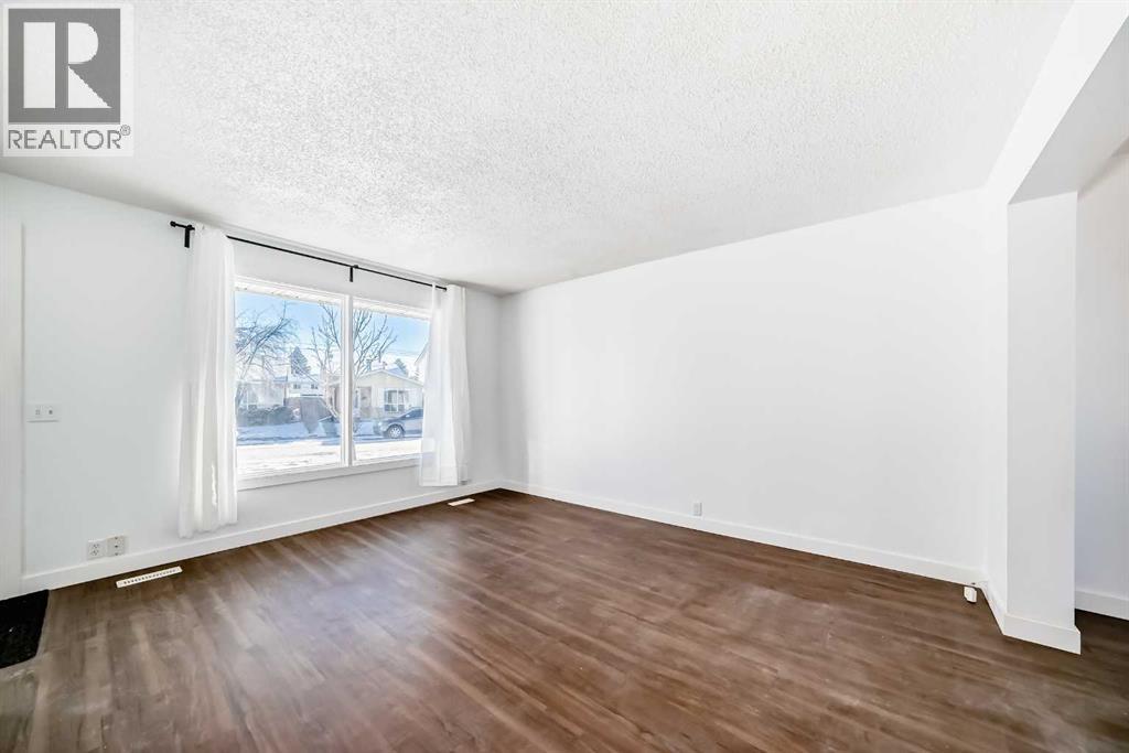 60 Erin Mount Crescent Se, Calgary, Alberta  T2B 2S3 - Photo 6 - A2282304