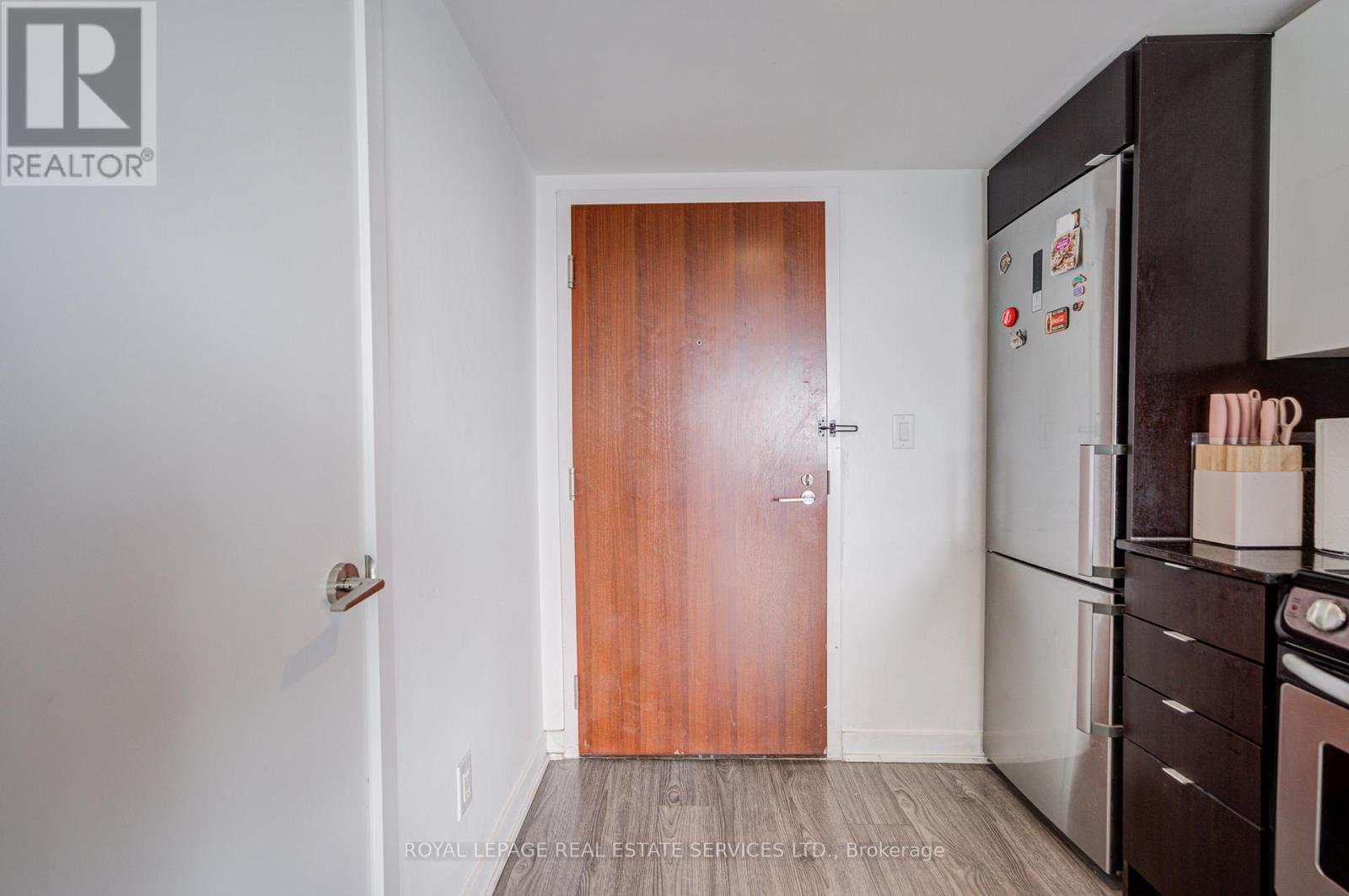 901 - 160 Flemington Road, Toronto, Ontario  M6A 0A9 - Photo 10 - W12904254