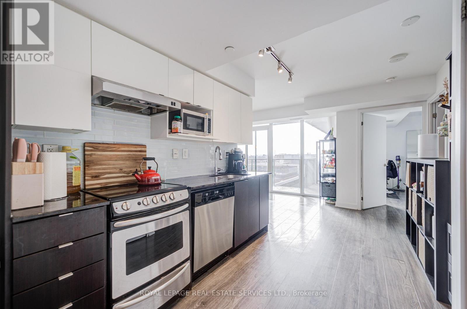 901 - 160 Flemington Road, Toronto, Ontario  M6A 0A9 - Photo 11 - W12904254