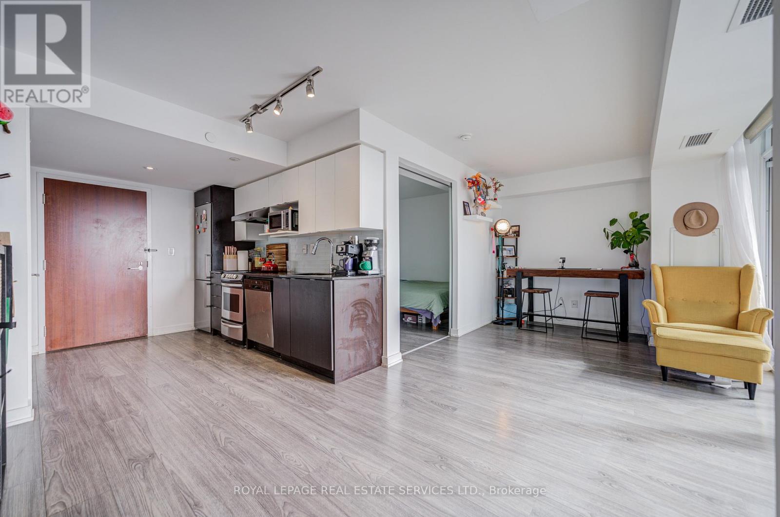 901 - 160 Flemington Road, Toronto, Ontario  M6A 0A9 - Photo 12 - W12904254