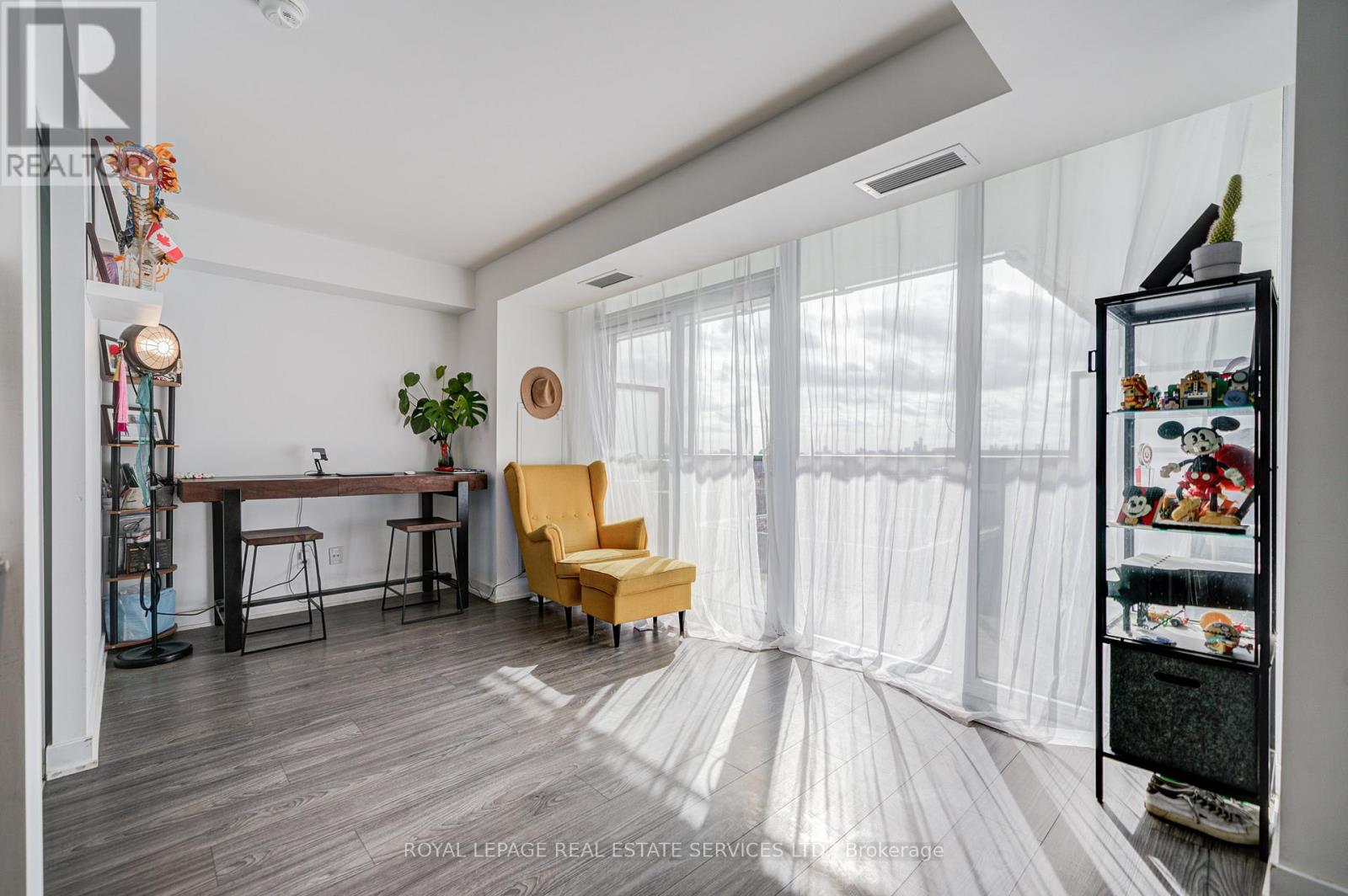 901 - 160 Flemington Road, Toronto, Ontario  M6A 0A9 - Photo 3 - W12904254