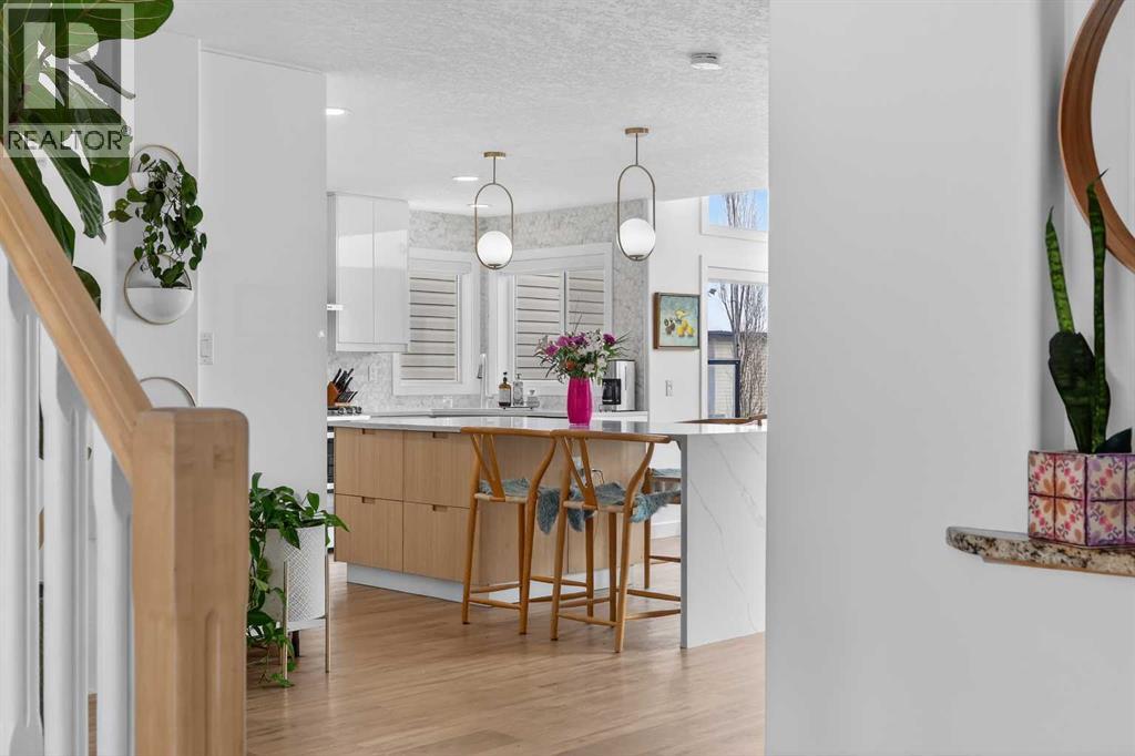 46 Springbluff Boulevard SW, Calgary, Alberta  T3H 4V6 - Photo 6 - A2294890