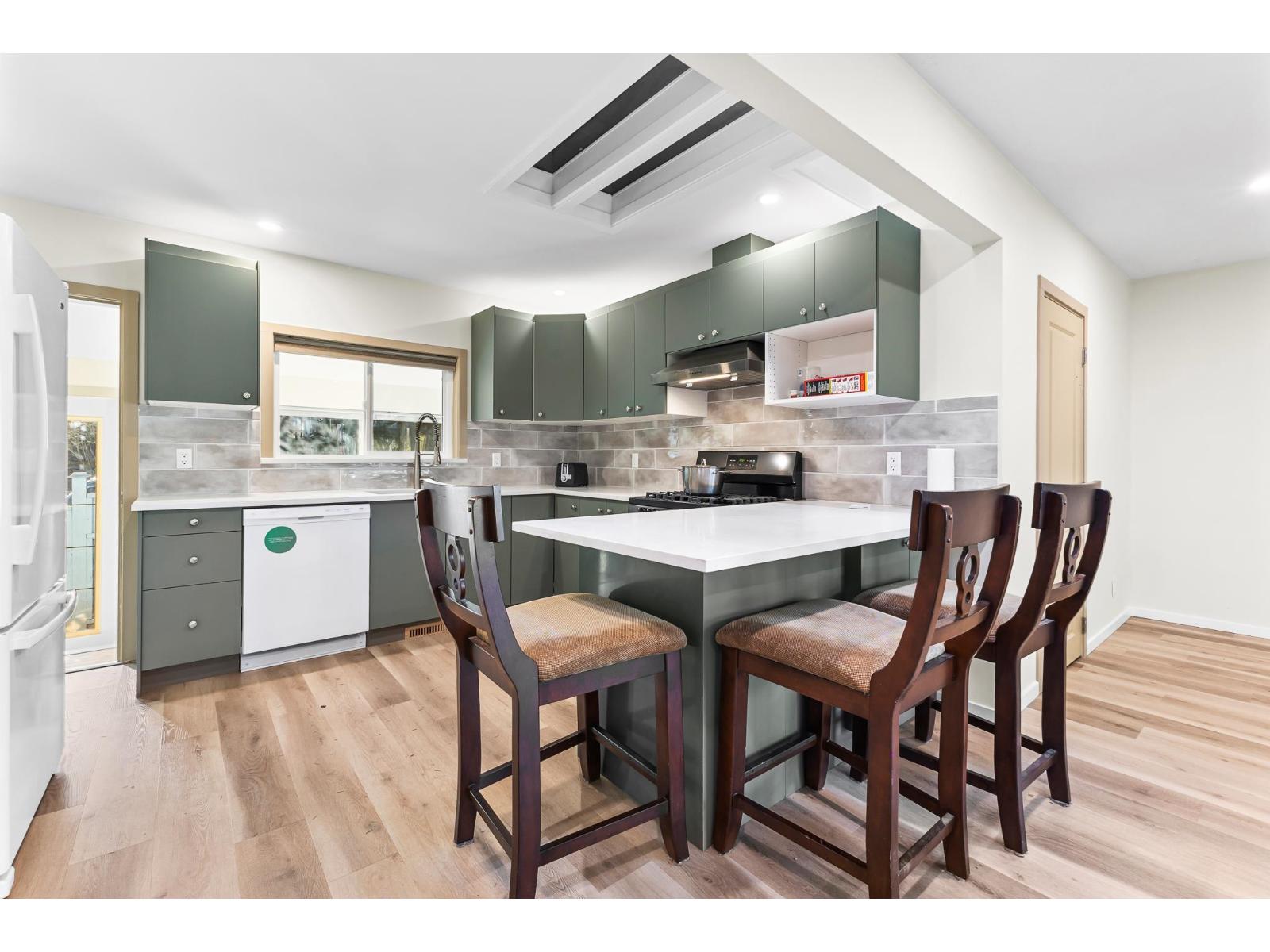 12930 Old Yale Road, Surrey, British Columbia  V3T 3B7 - Photo 3 - R3102753