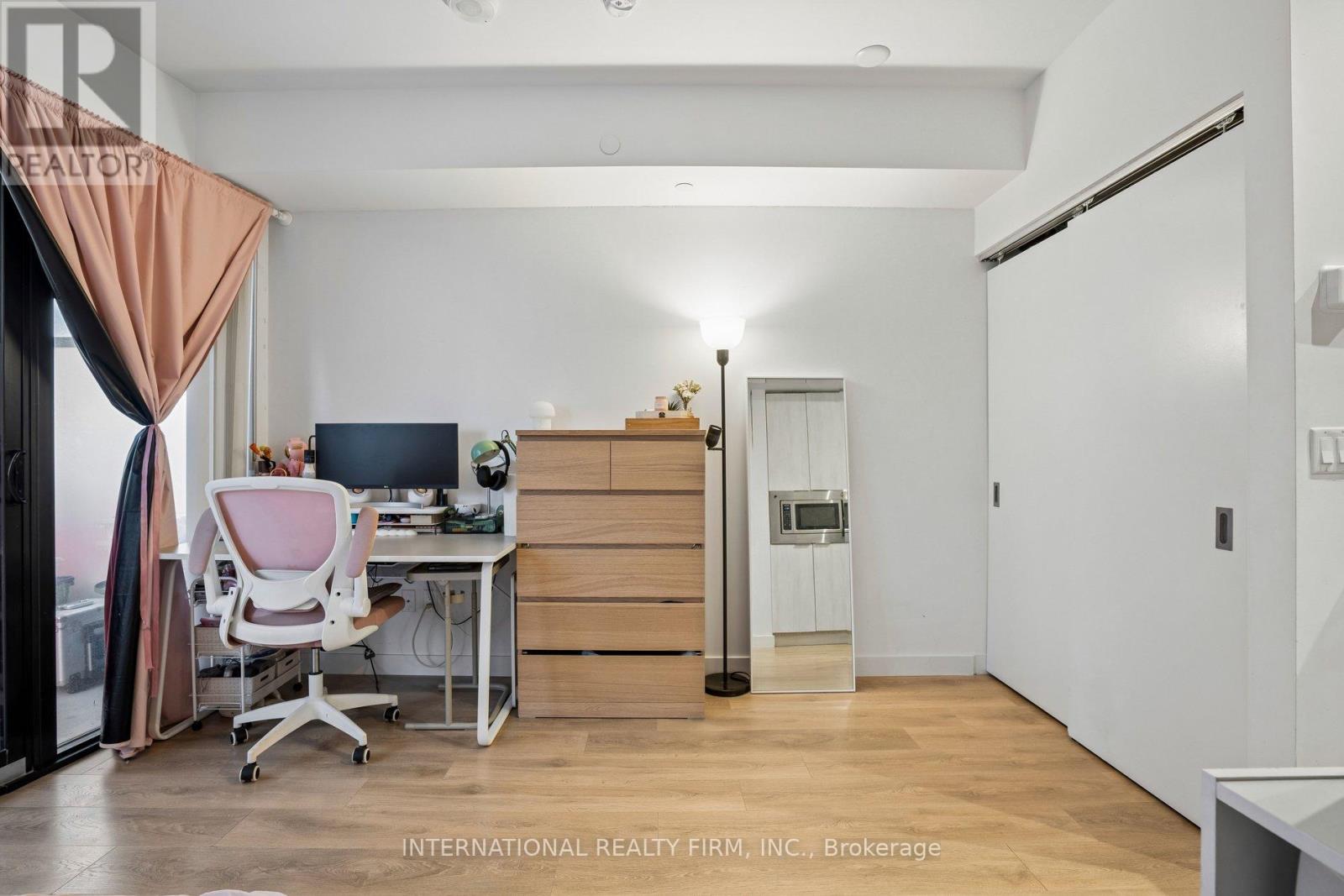 1307 - 215 Queen Estates W, Toronto, Ontario  M5V 0P5 - Photo 10 - C12912584