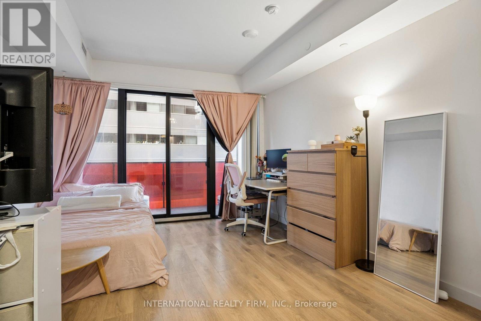 1307 - 215 Queen Estates W, Toronto, Ontario  M5V 0P5 - Photo 11 - C12912584