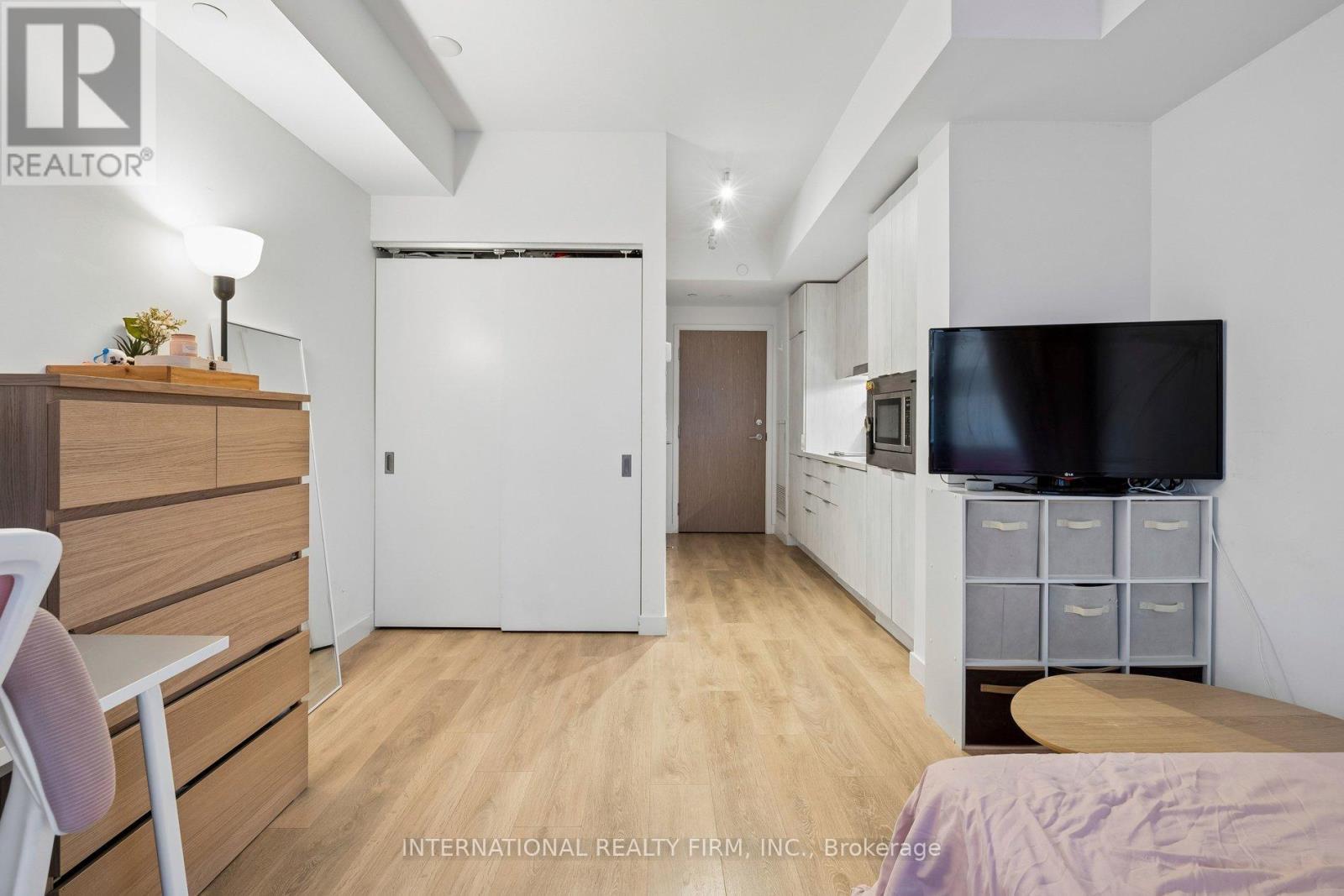 1307 - 215 Queen Estates W, Toronto, Ontario  M5V 0P5 - Photo 5 - C12912584