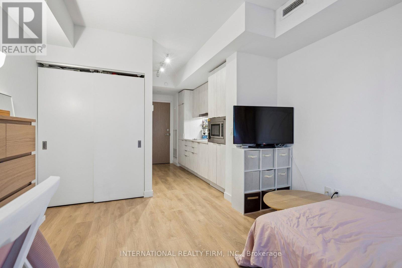 1307 - 215 Queen Estates W, Toronto, Ontario  M5V 0P5 - Photo 7 - C12912584