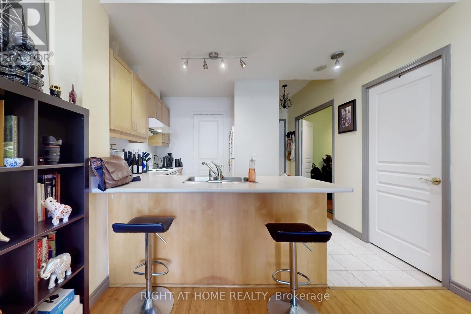 711 - 28 Byng Avenue, Toronto (Willowdale East), Ontario  M2N 7H4 - Photo 13 - C12912610