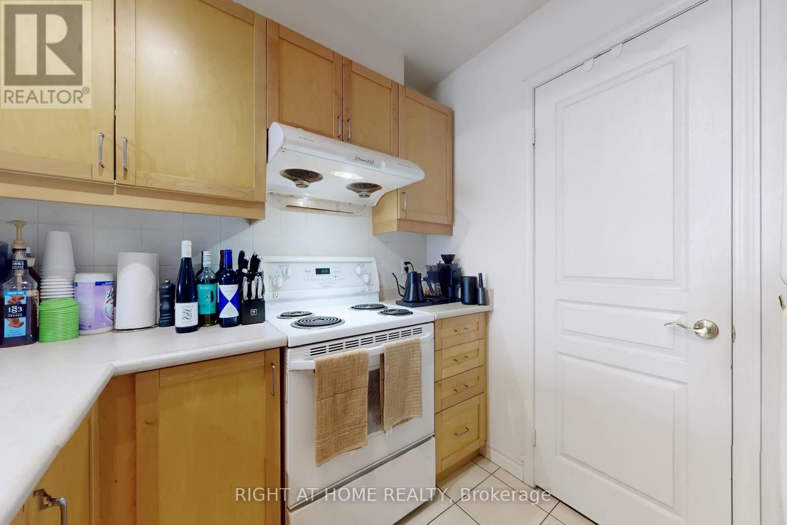 711 - 28 Byng Avenue, Toronto (Willowdale East), Ontario  M2N 7H4 - Photo 14 - C12912610