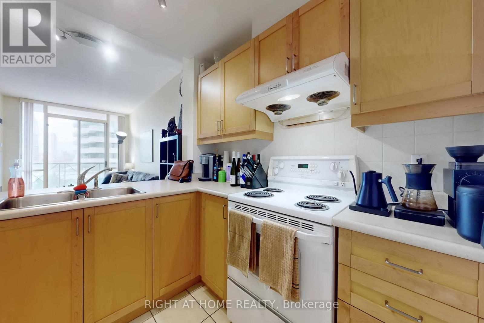 711 - 28 Byng Avenue, Toronto (Willowdale East), Ontario  M2N 7H4 - Photo 15 - C12912610