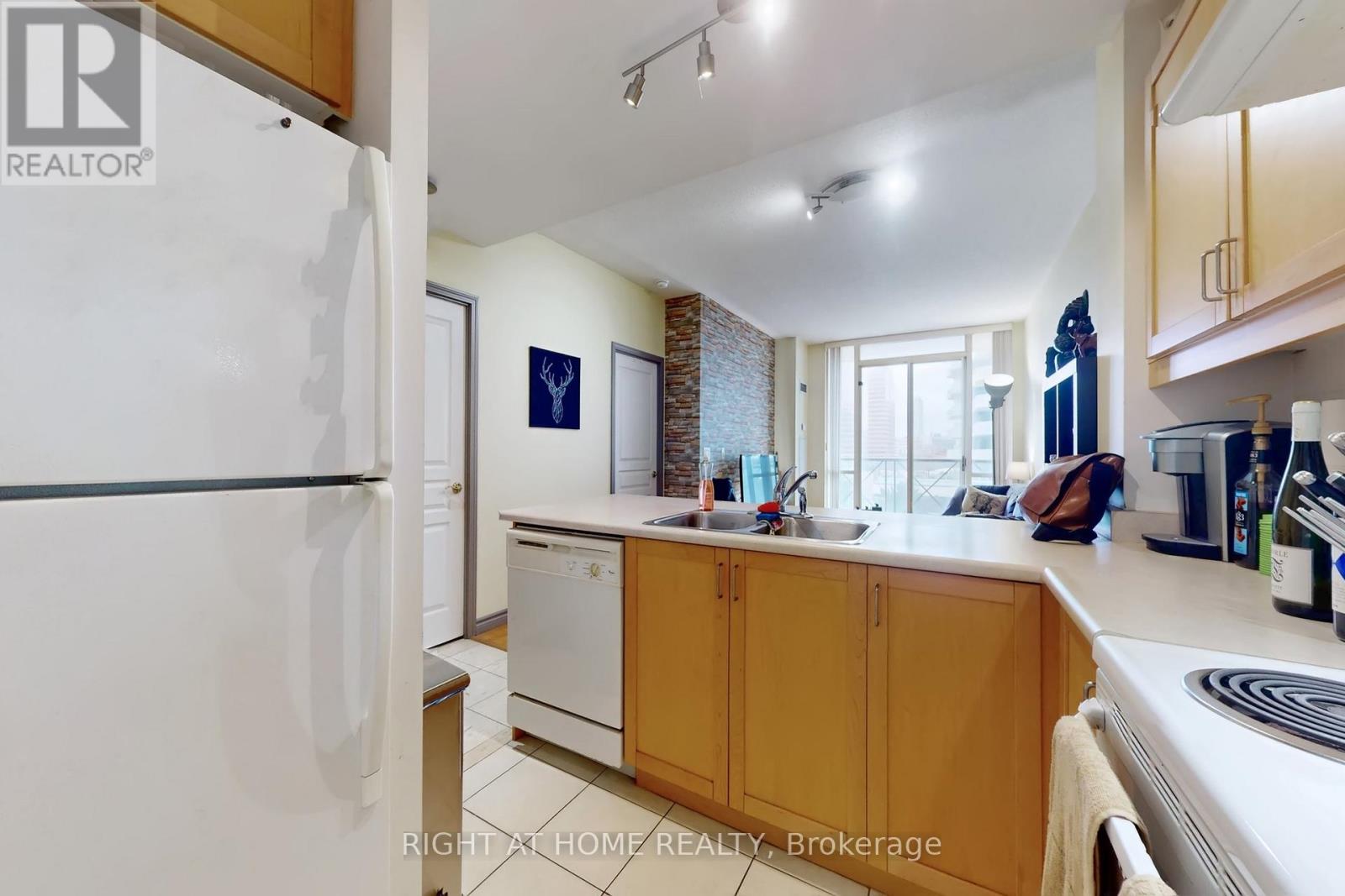 711 - 28 Byng Avenue, Toronto (Willowdale East), Ontario  M2N 7H4 - Photo 16 - C12912610