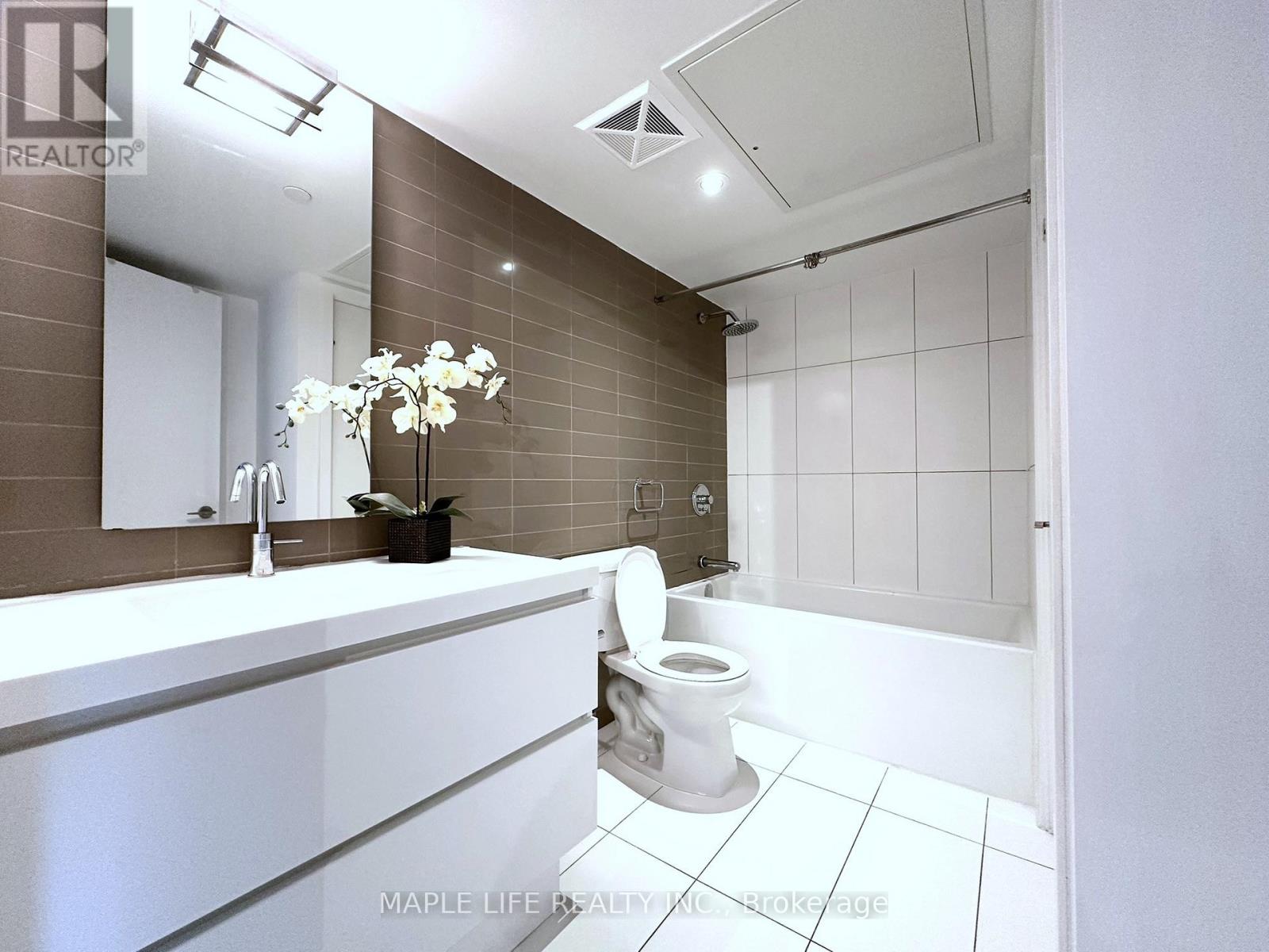 1111 - 85 Queens Wharf Road, Toronto, Ontario  M5V 0J9 - Photo 11 - C12912638