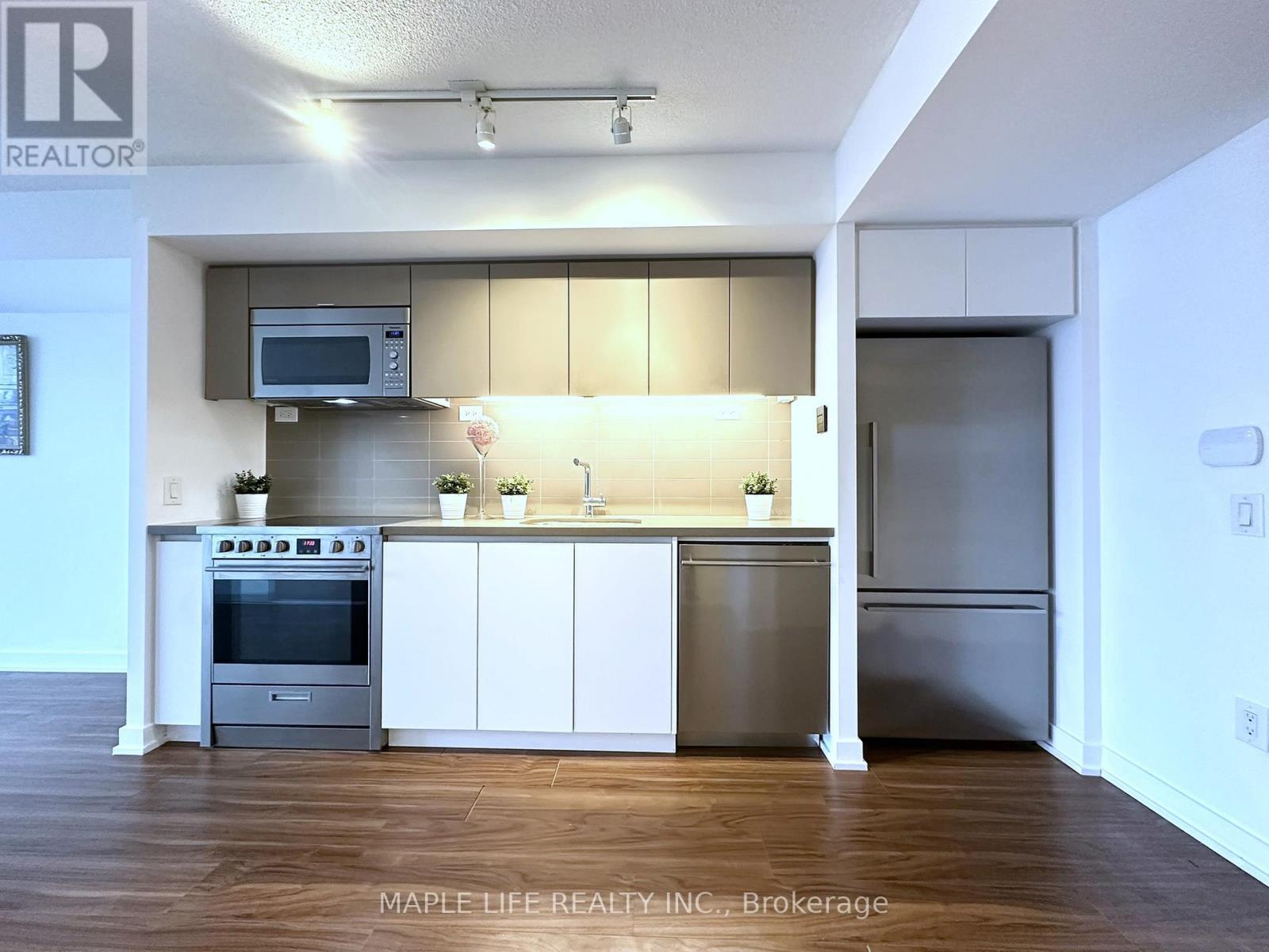 1111 - 85 Queens Wharf Road, Toronto, Ontario  M5V 0J9 - Photo 6 - C12912638