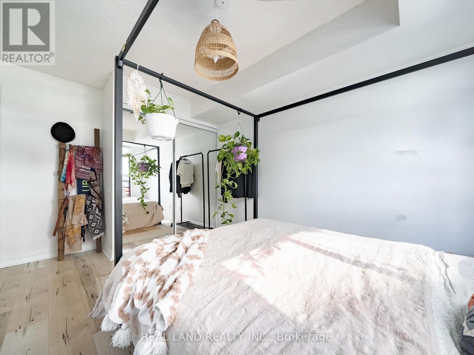 1221 - 168 Simcoe Street, Toronto, Ontario  M5H 4C9 - Photo 10 - C12912640