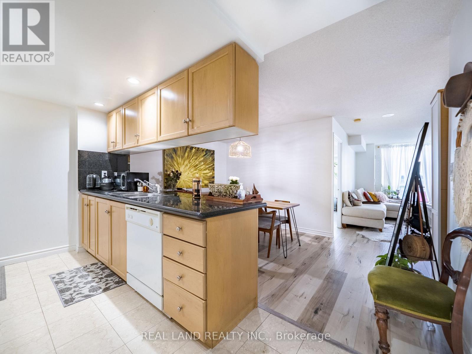 1221 - 168 Simcoe Street, Toronto, Ontario  M5H 4C9 - Photo 3 - C12912640