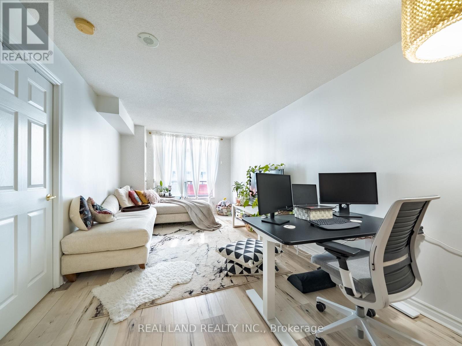 1221 - 168 Simcoe Street, Toronto, Ontario  M5H 4C9 - Photo 8 - C12912640