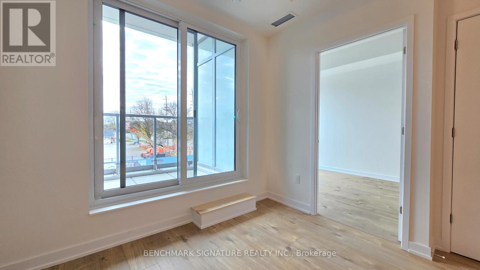 207 - 500 Plains Road E, Burlington, Ontario  L7T 2E1 - Photo 11 - W12912582