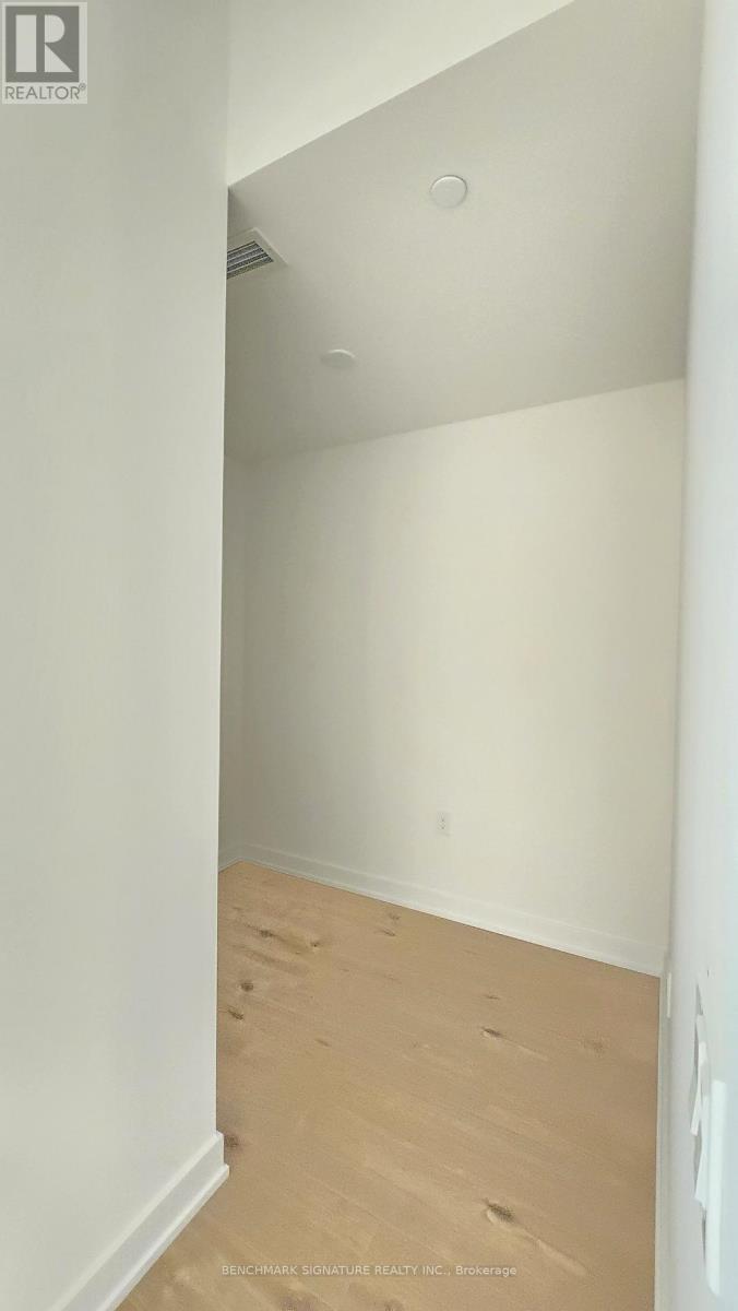 207 - 500 Plains Road E, Burlington, Ontario  L7T 2E1 - Photo 18 - W12912582