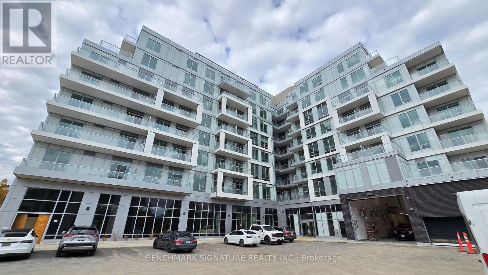 207 - 500 Plains Road E, Burlington, Ontario  L7T 2E1 - Photo 3 - W12912582