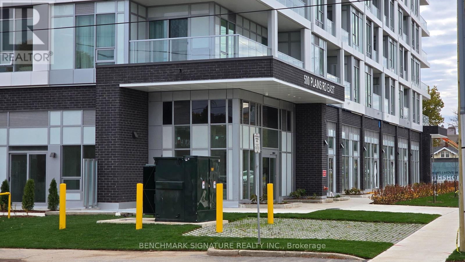 207 - 500 Plains Road E, Burlington, Ontario  L7T 2E1 - Photo 4 - W12912582