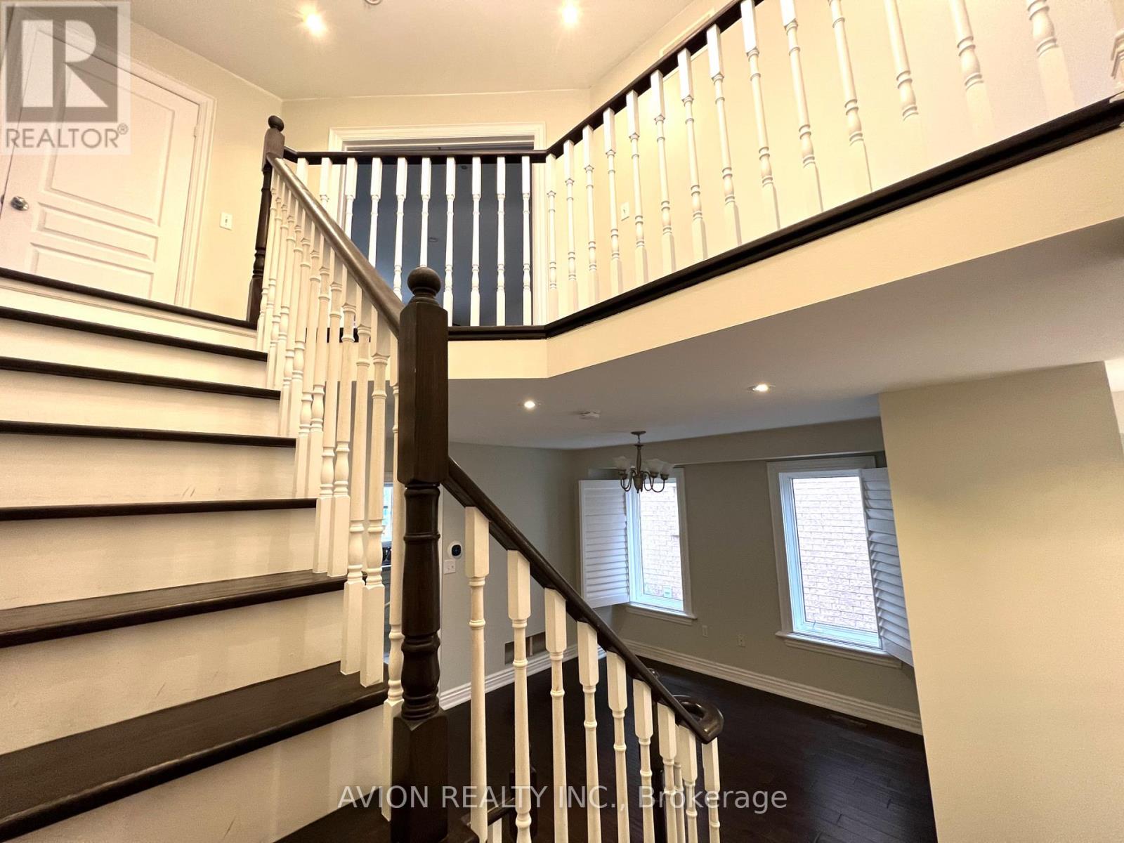 2293 Crestmont Drive, Oakville, Ontario  L6M 5J5 - Photo 10 - W12912590