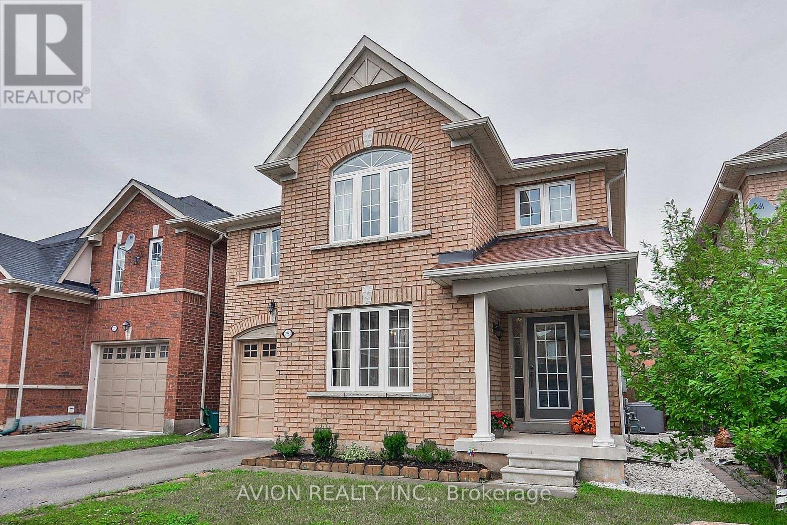 2293 Crestmont Drive, Oakville, Ontario  L6M 5J5 - Photo 2 - W12912590