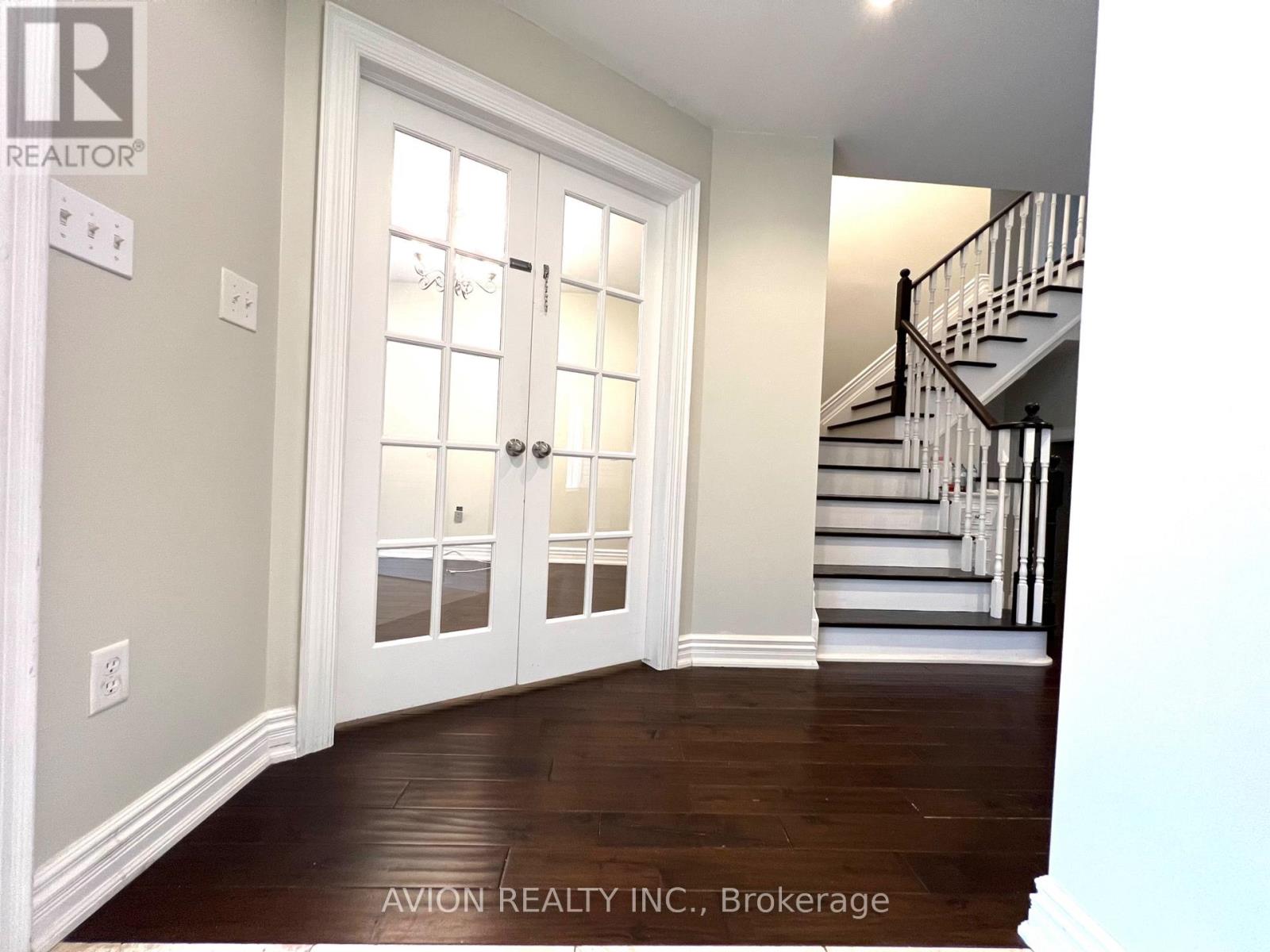 2293 Crestmont Drive, Oakville, Ontario  L6M 5J5 - Photo 3 - W12912590