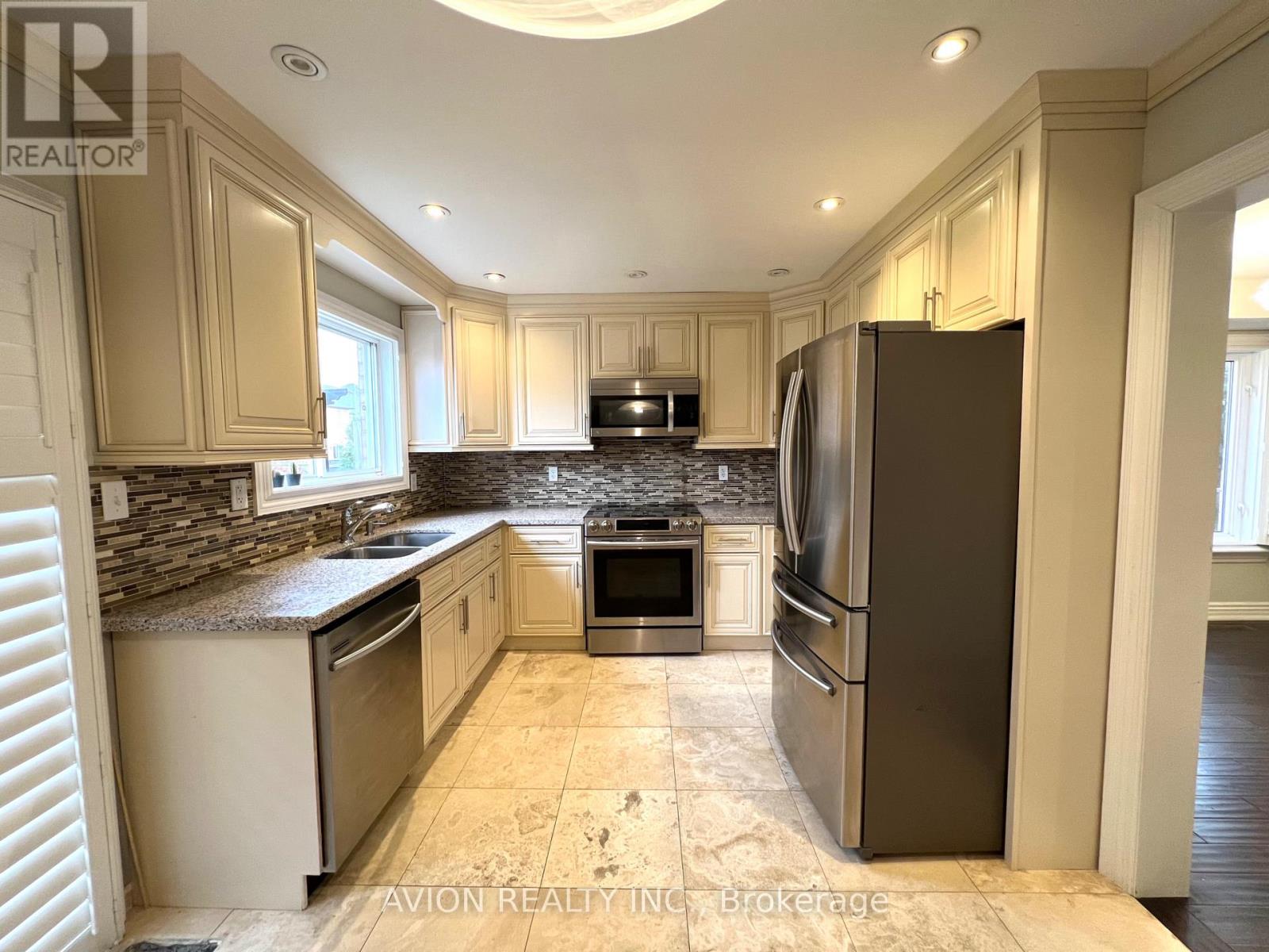 2293 Crestmont Drive, Oakville, Ontario  L6M 5J5 - Photo 7 - W12912590