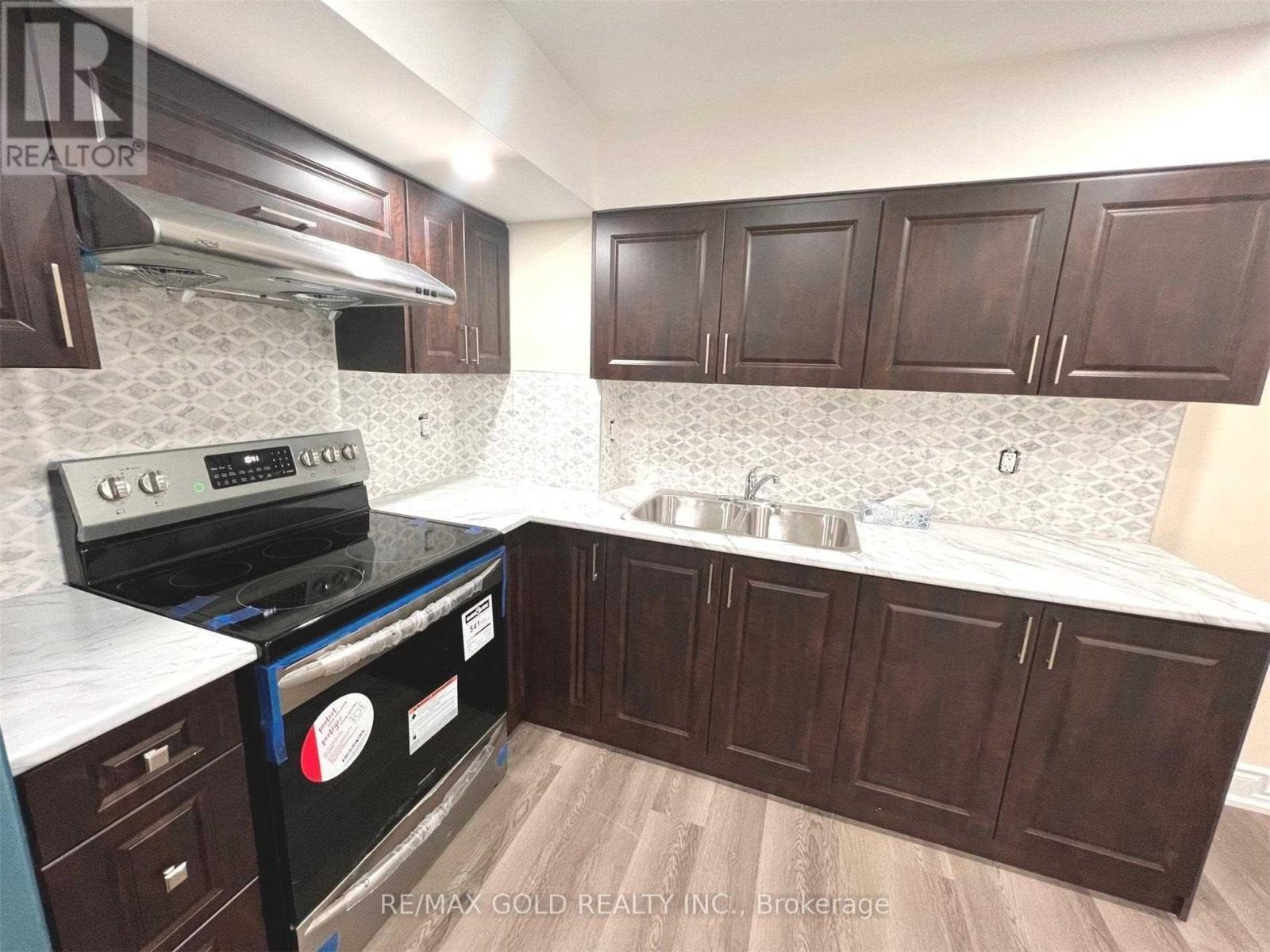 64 Leadership Drive, Brampton, Ontario  L6Y 5T2 - Photo 2 - W12912596