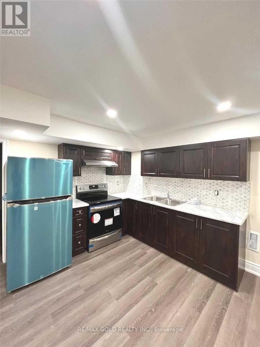 64 Leadership Drive, Brampton, Ontario  L6Y 5T2 - Photo 3 - W12912596