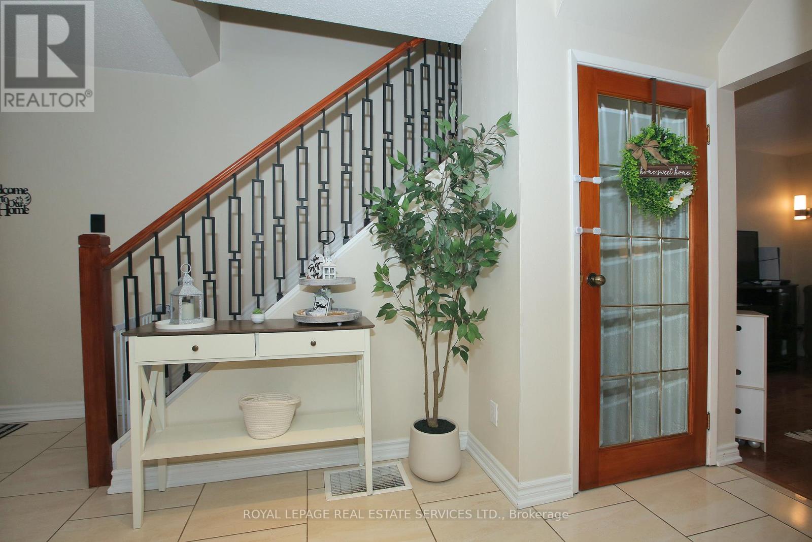 117 - 60 Hanson Road, Mississauga, Ontario  L5B 2P6 - Photo 3 - W12912626