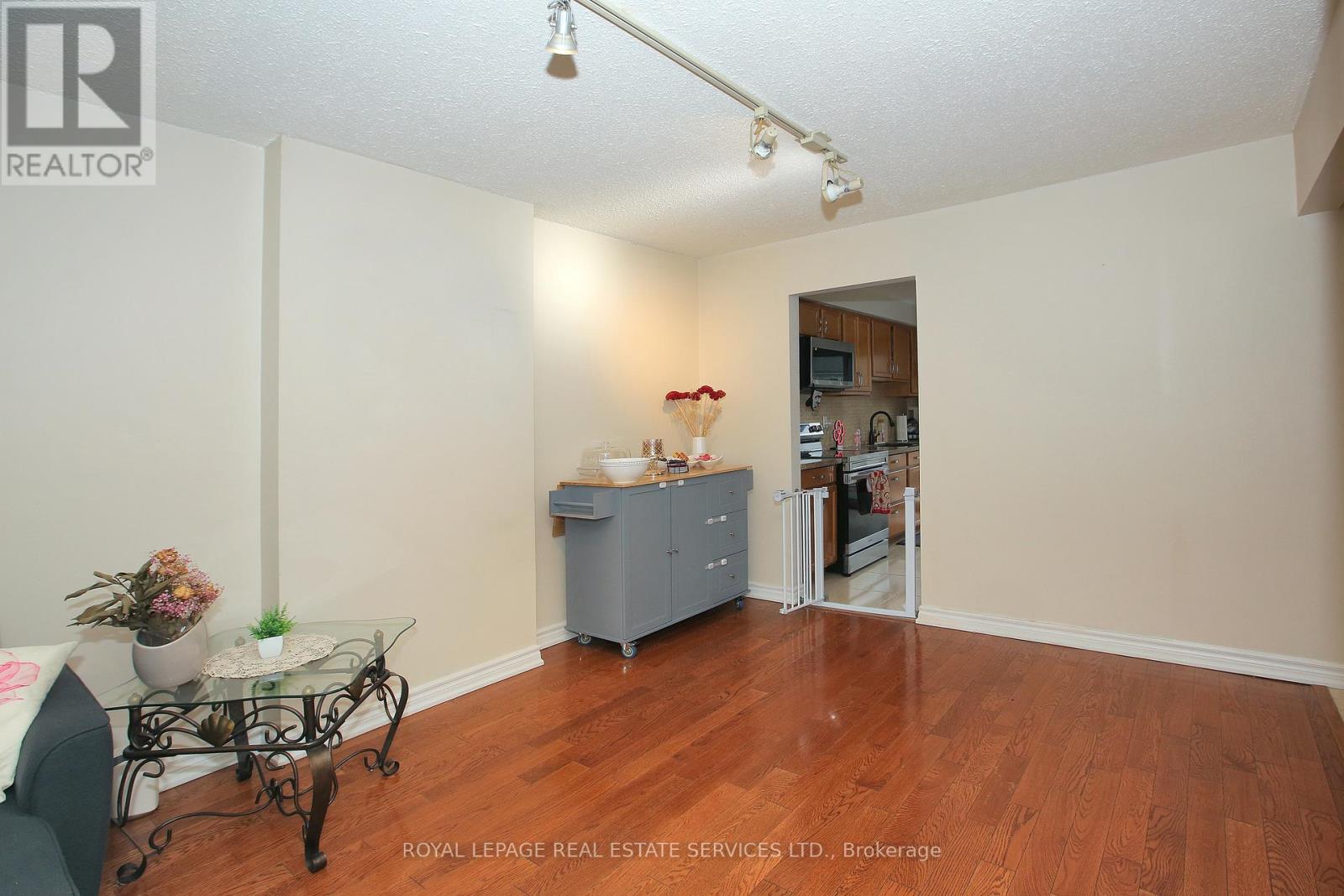 117 - 60 Hanson Road, Mississauga, Ontario  L5B 2P6 - Photo 7 - W12912626