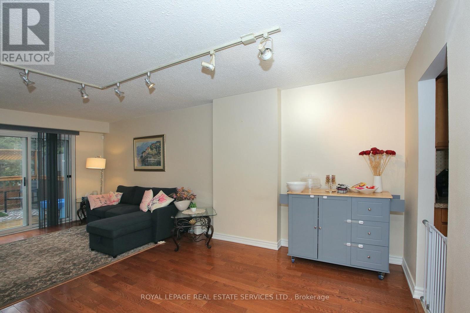 117 - 60 Hanson Road, Mississauga, Ontario  L5B 2P6 - Photo 8 - W12912626