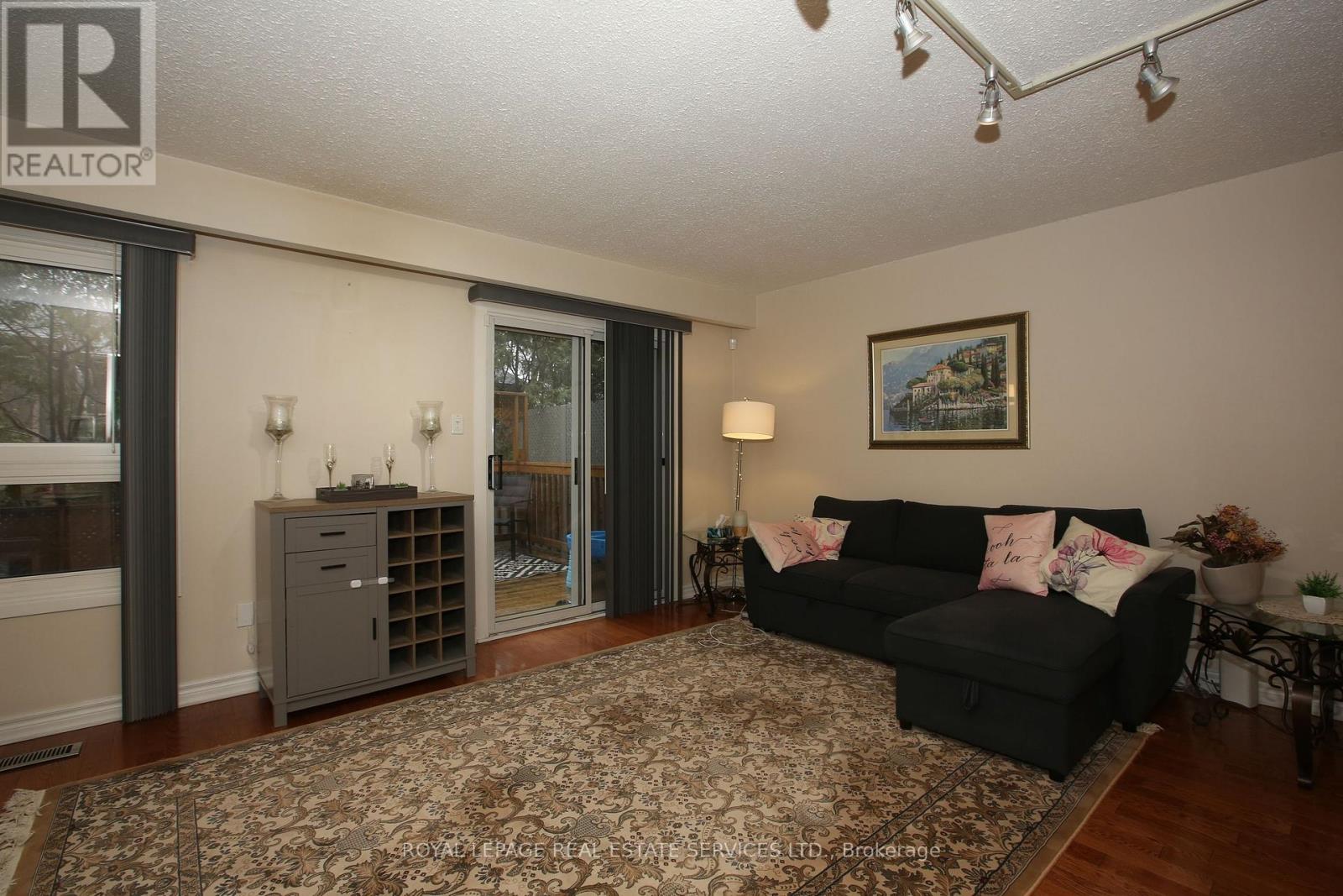 117 - 60 Hanson Road, Mississauga, Ontario  L5B 2P6 - Photo 9 - W12912626