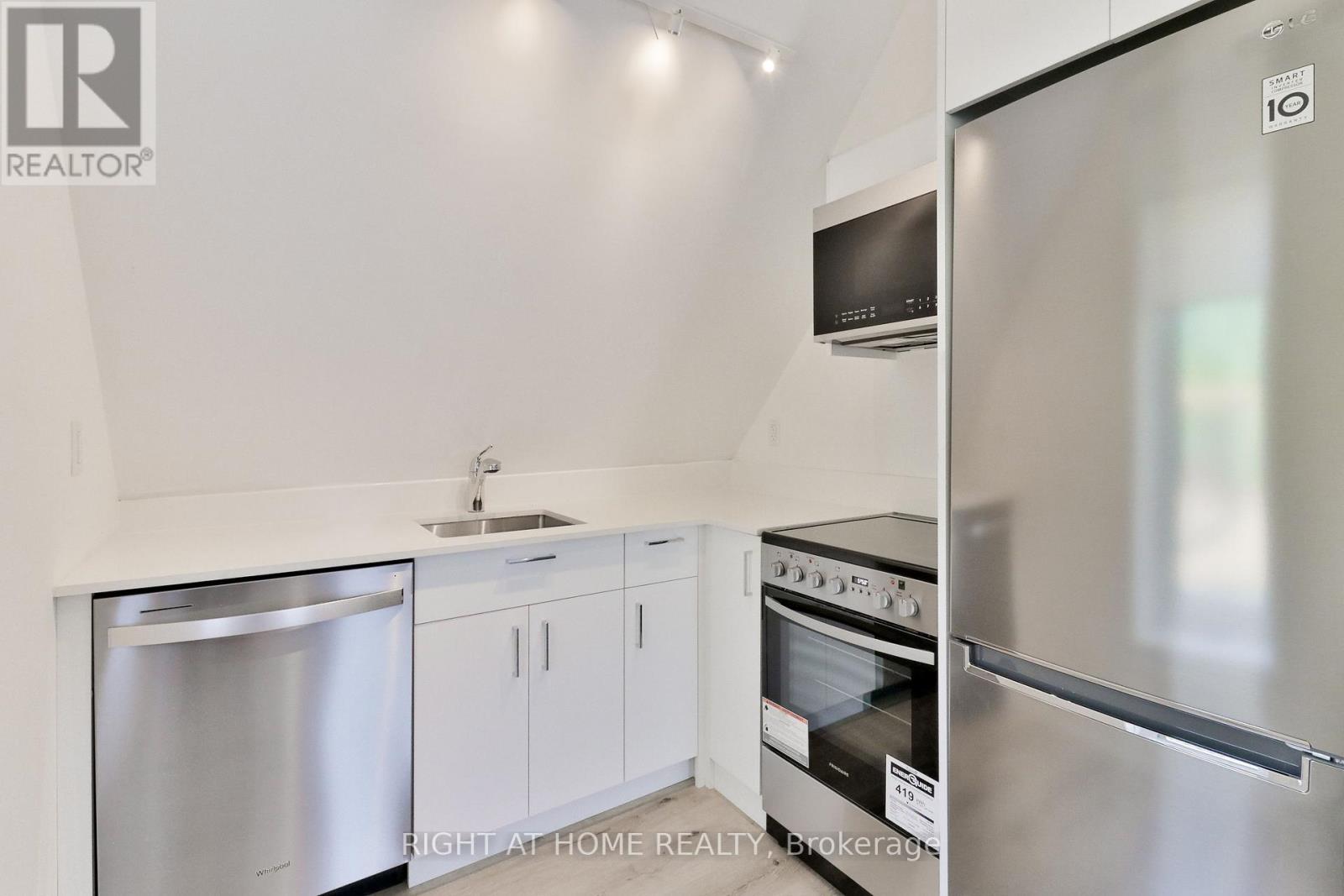 45 Brock Avenue, Toronto, Ontario  M6K 2K9 - Photo 16 - W12912646