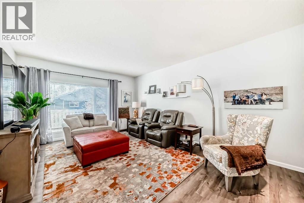 124 Sunlake Gardens Se, Calgary, Alberta  T2x 3g4 - Photo 11 - A2294610