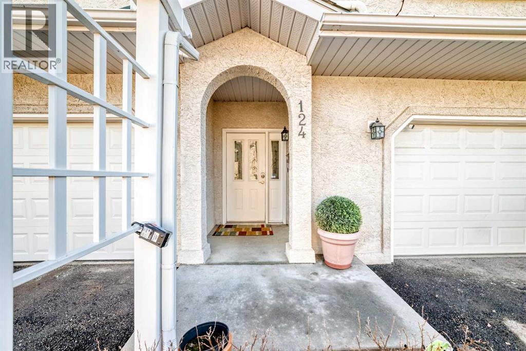 124 Sunlake Gardens Se, Calgary, Alberta  T2x 3g4 - Photo 3 - A2294610