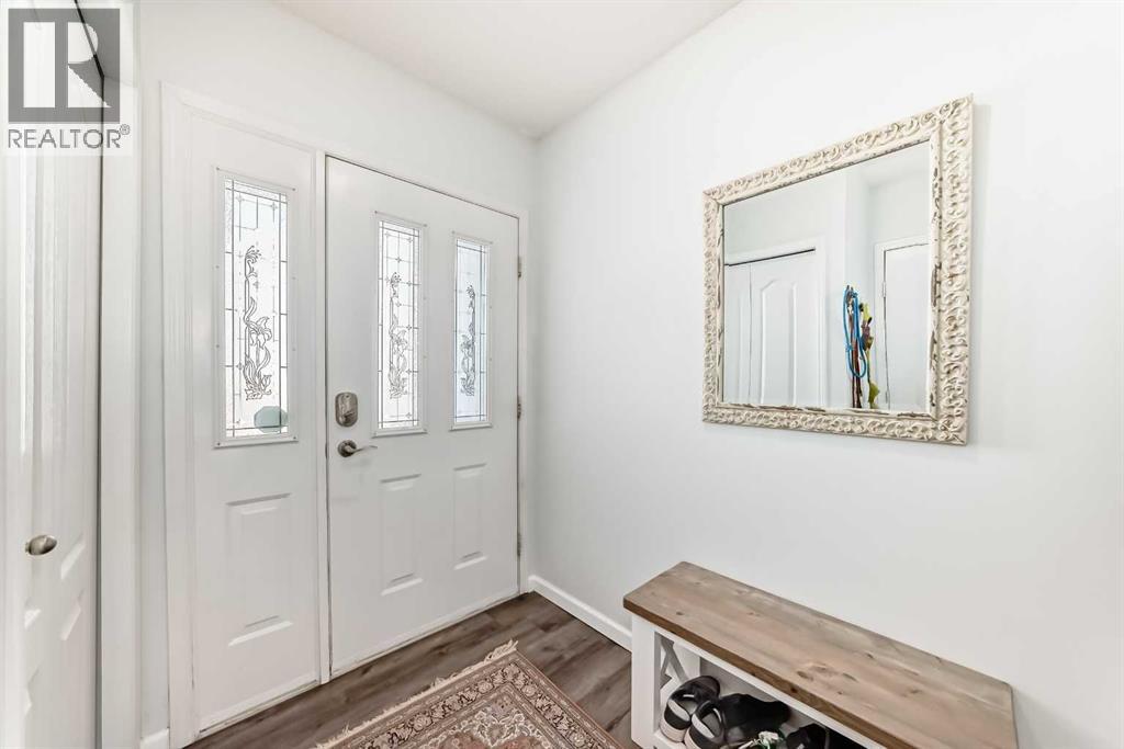 124 Sunlake Gardens Se, Calgary, Alberta  T2x 3g4 - Photo 4 - A2294610